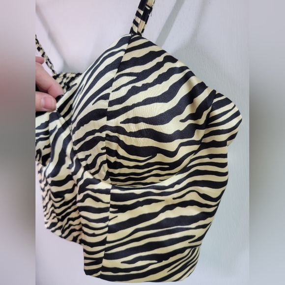 NWT Sincerely Jules ZEBRA Smocked Cami Large - Picture 2 of 4